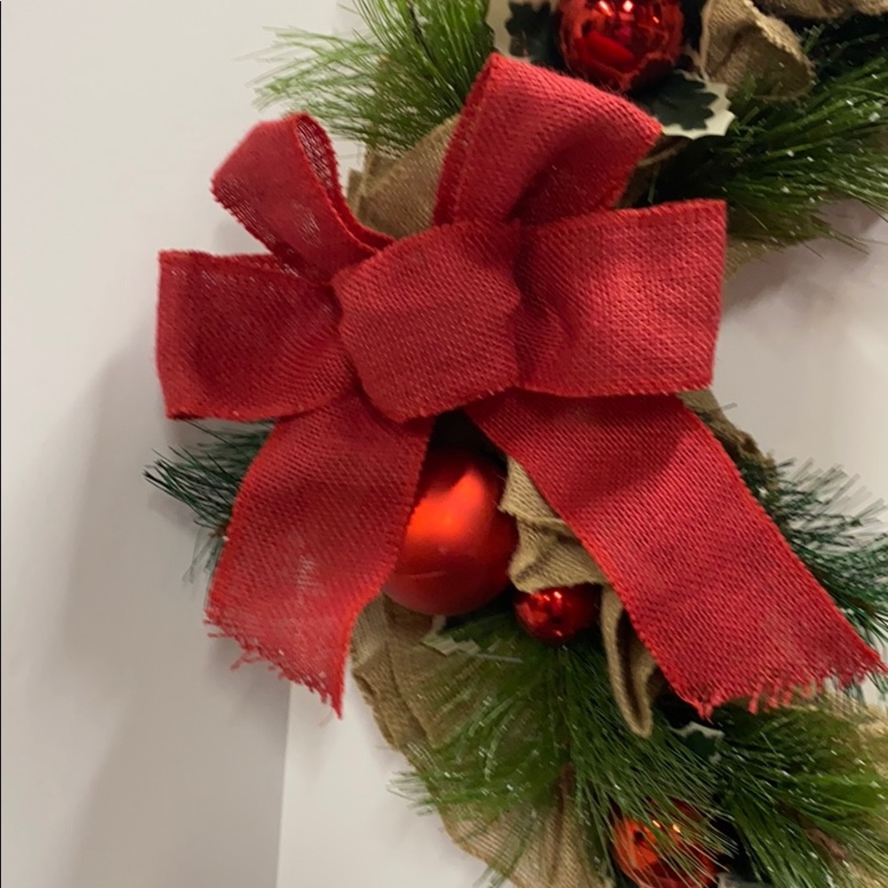 Rustic Burlap Wreath - Picture 2 of 5